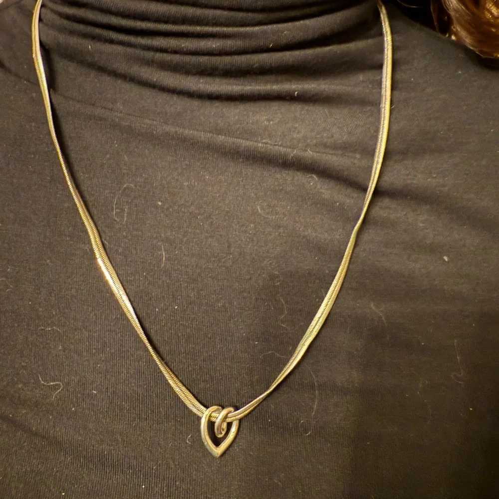 Elegant Costume Gold Heart Necklace - Picture 2 of 2